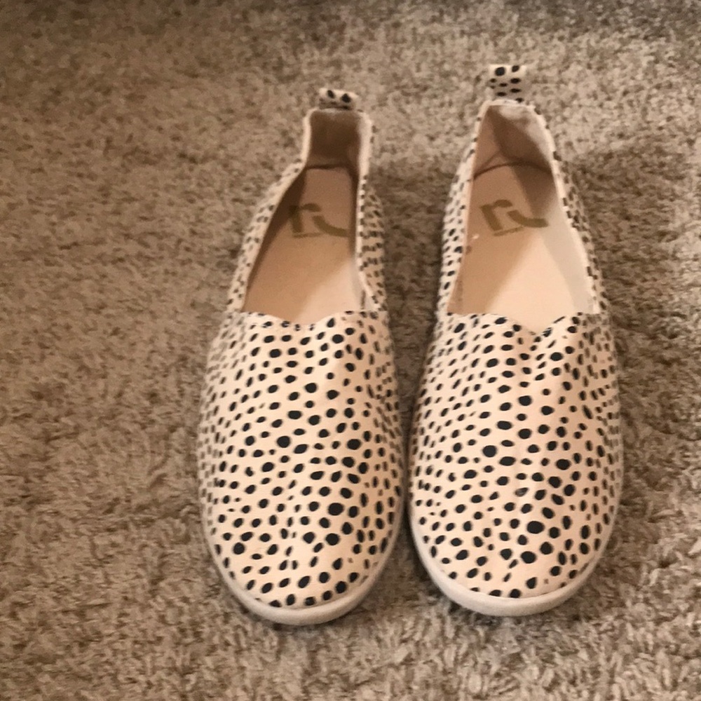 Report canvas shoes